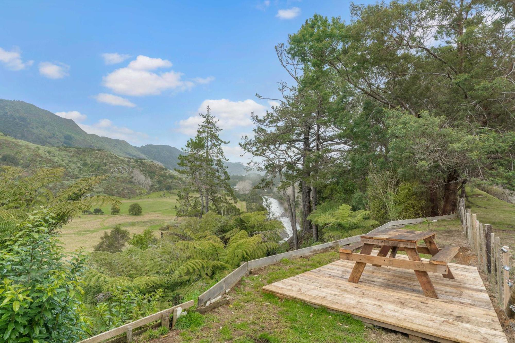 River Valley Escapes Thames
